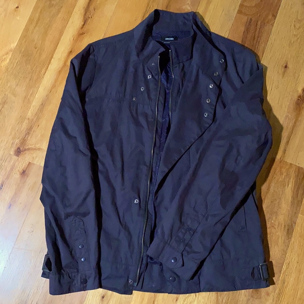 Like New condition. Stylish Lightweight black jacket, windbreaker, outer layer